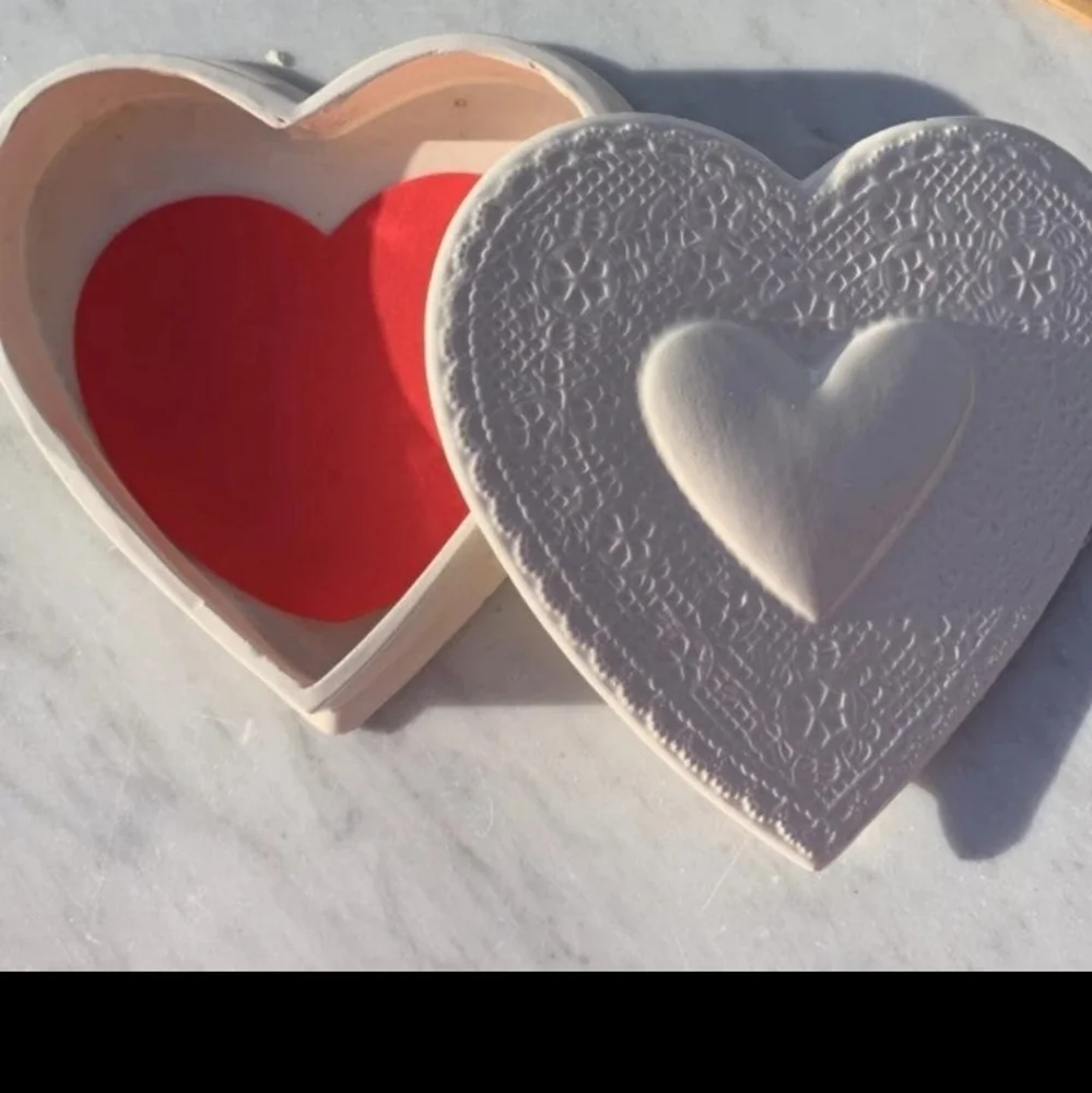 Vintage Ceramic Heart-Shaped Jewelry Box
